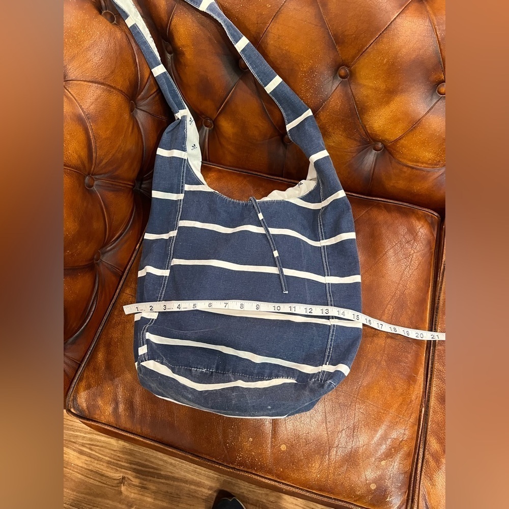 Unbranded over the shoulder beach bag in GUC - Picture 3 of 5
